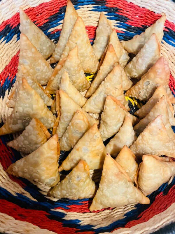 Samosa with beef 10 @ €25